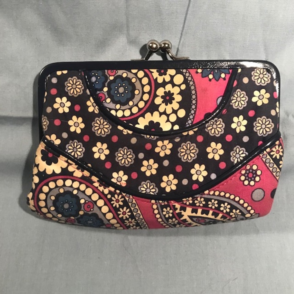Vera Bradley Clutch retired Boysenberry Pattern Excellent pre-owned item #2067